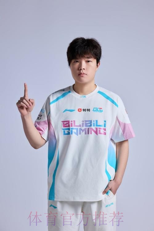 BLG官媒发布2026LPL定妆照part2:蓝粉小碧来袭 BLG官媒发布2026LPL定妆照part2:蓝粉小碧来袭